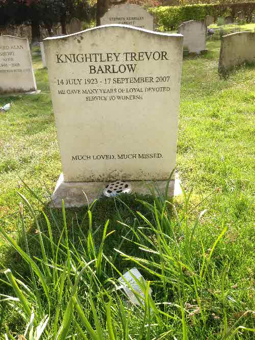 Gravestone of Knightley Trevor Barlow